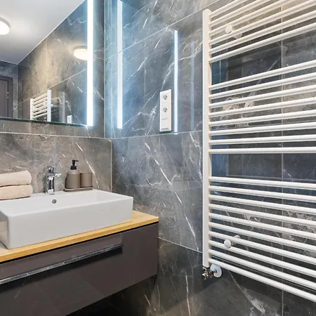 Sky Park Skyline Views - Castle And Apartmán