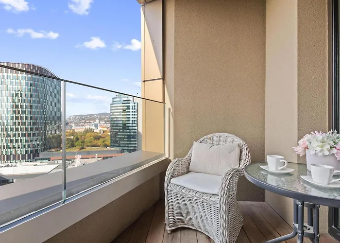 Sky Park Skyline Views - Castle And * 브라티슬라바